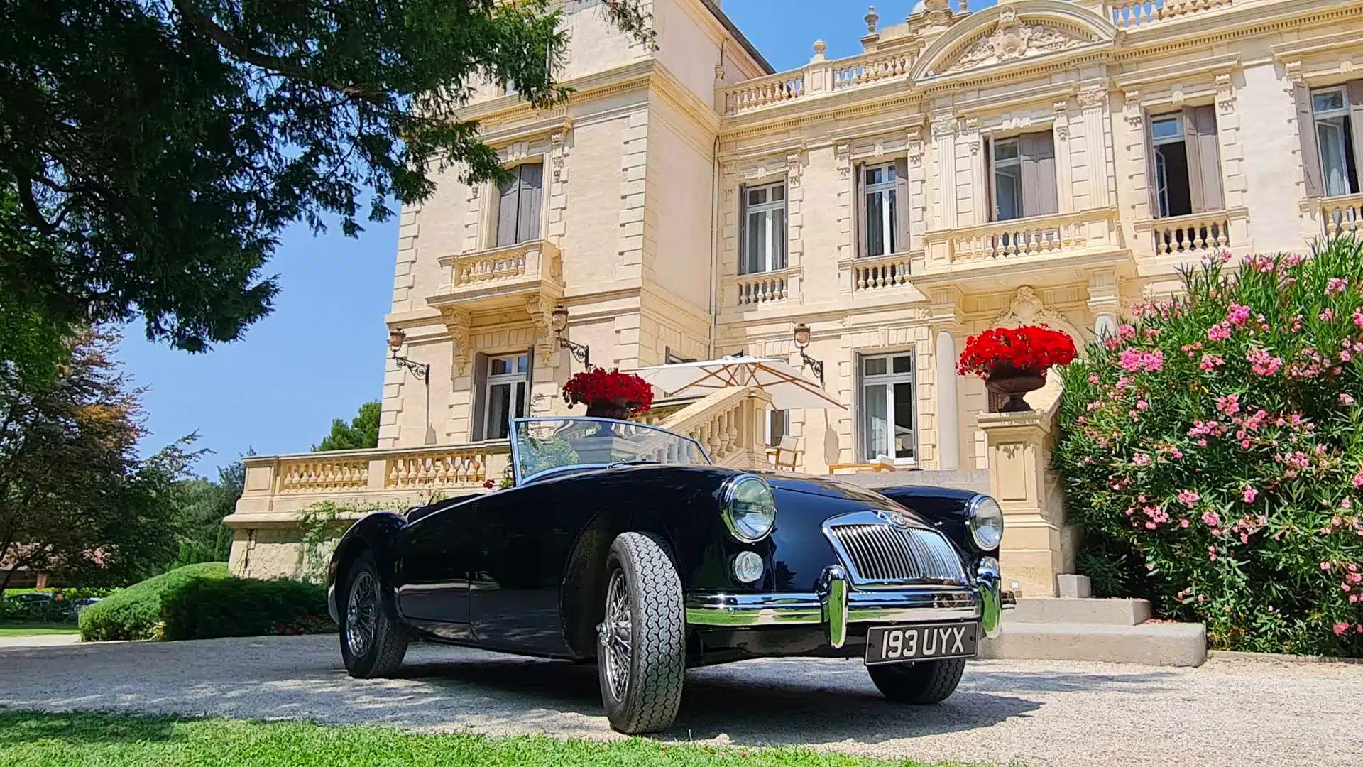 Location salles de réception et parc - Chateau-des-3-Fontaines-site-web-Location-de-voiture-ancienne-pour-mariage—le-charme-retro-au-service-de-votre-jour-J